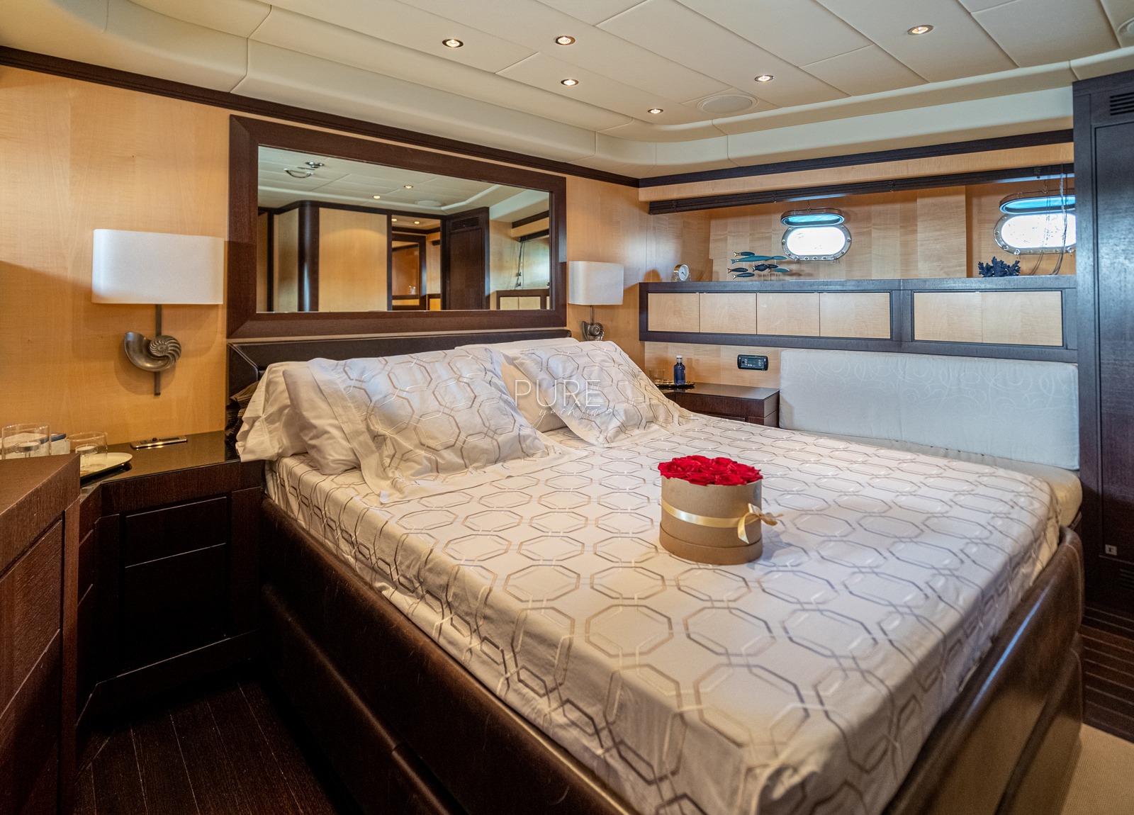 vip-cabin-luxury-yacht-mangusta-92-five-stars-balearics