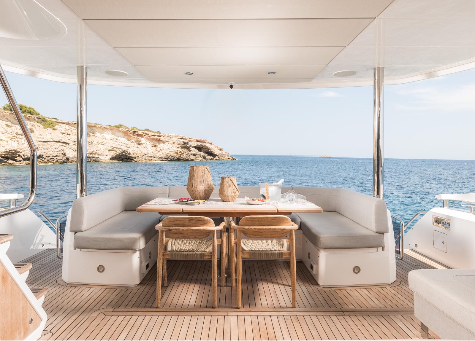 Sunseeker-76-saahsa-exterior-dining