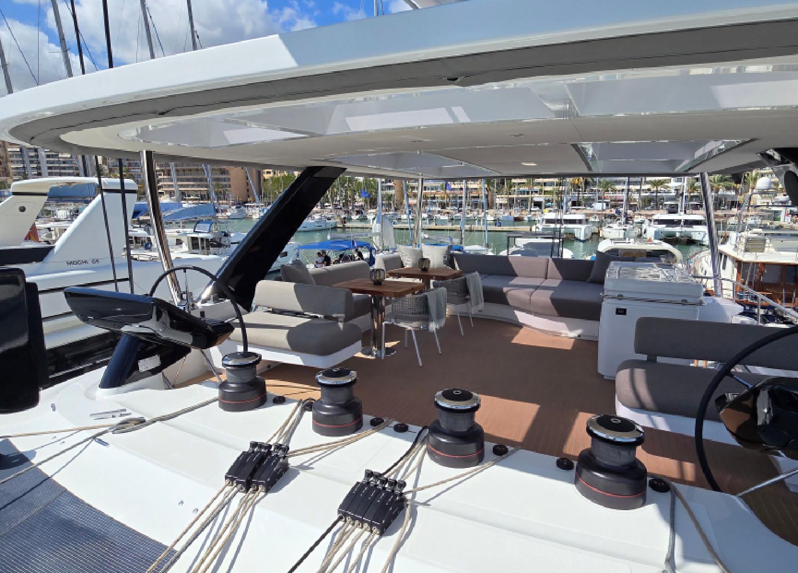 The-deck-of-the-Lagoon-Sixty-5