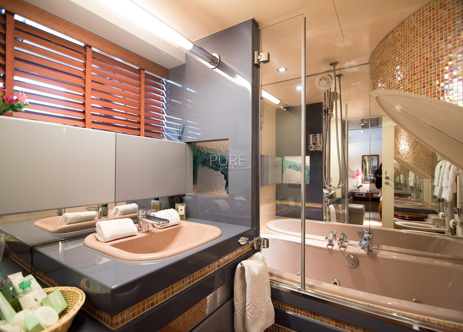 bathroom-luxury-yacht-heesen-28m-heartbeat-of-life
