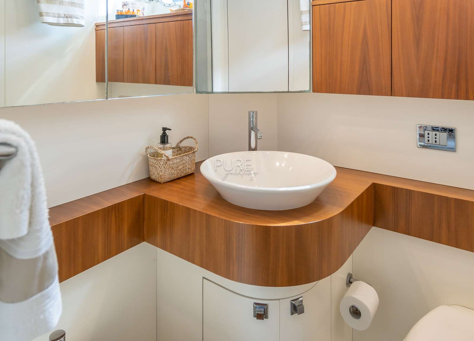 baño-lujo-yate-lex-maiora-26m-islas-baleares