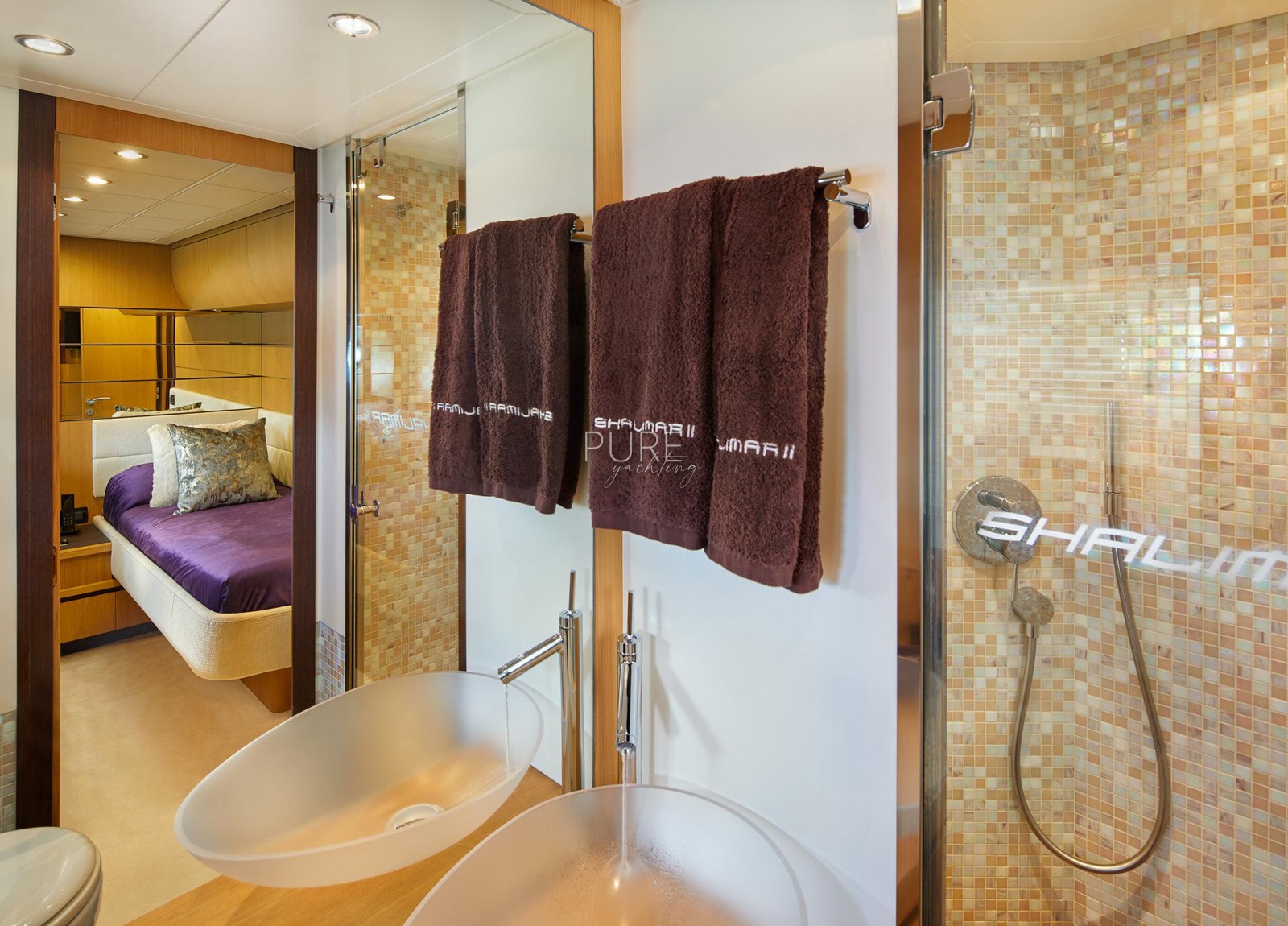 bathroom-luxury-yacht-pershing-90-shalimar-ii-balearic-islands