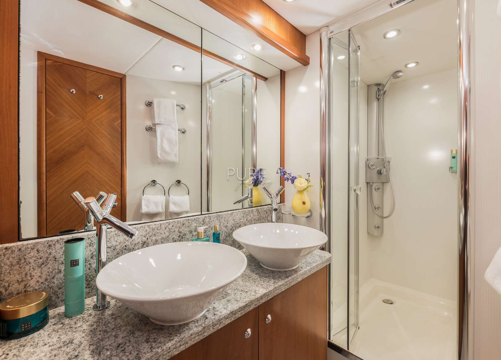 bathroom-vip-cabin-sunseeker-predator-82-froggy-balearic-islands