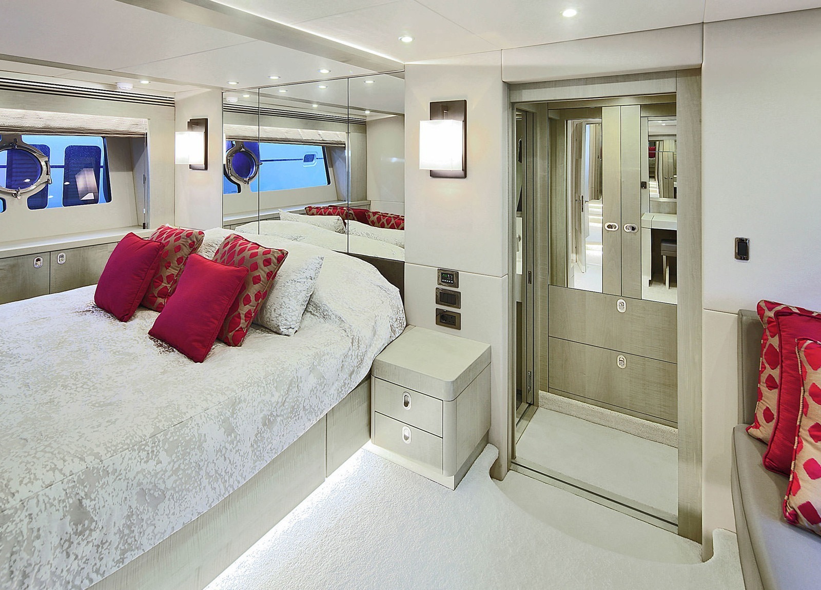 cabin-luxury-yacht-sunseeker-75-balearics-charter