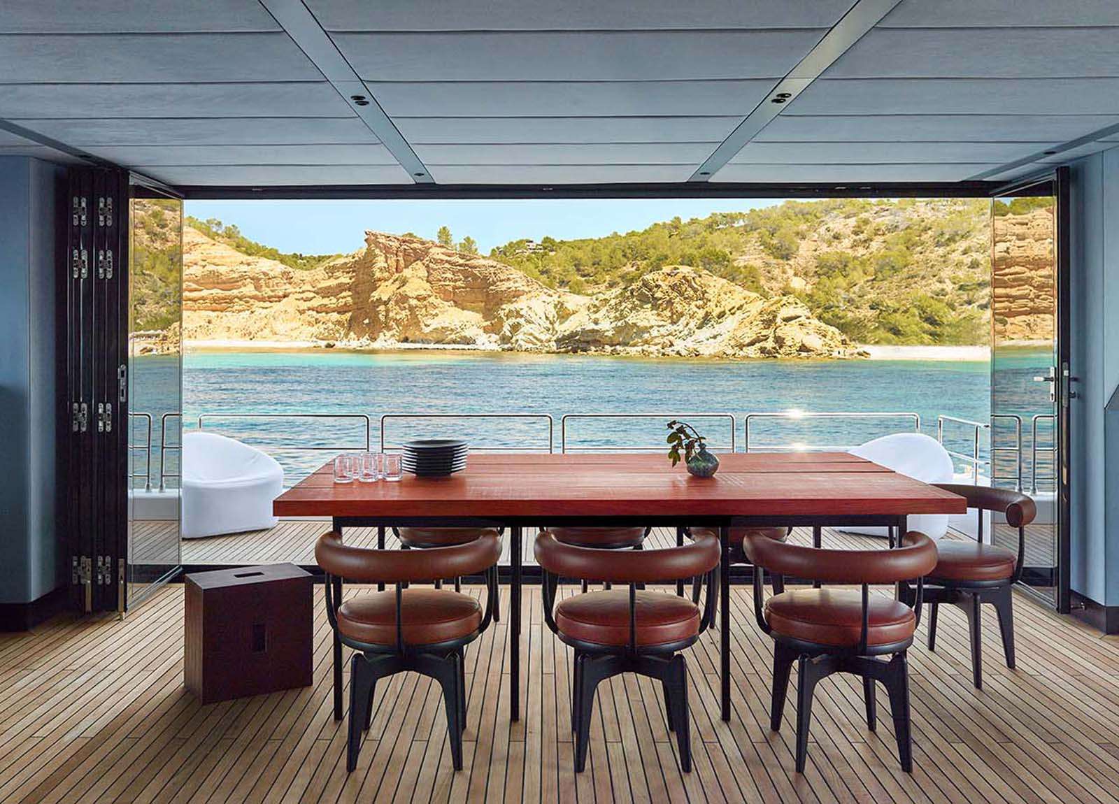 dining-table-luxury-catamaran-sunreef-supreme-68-midori-spain