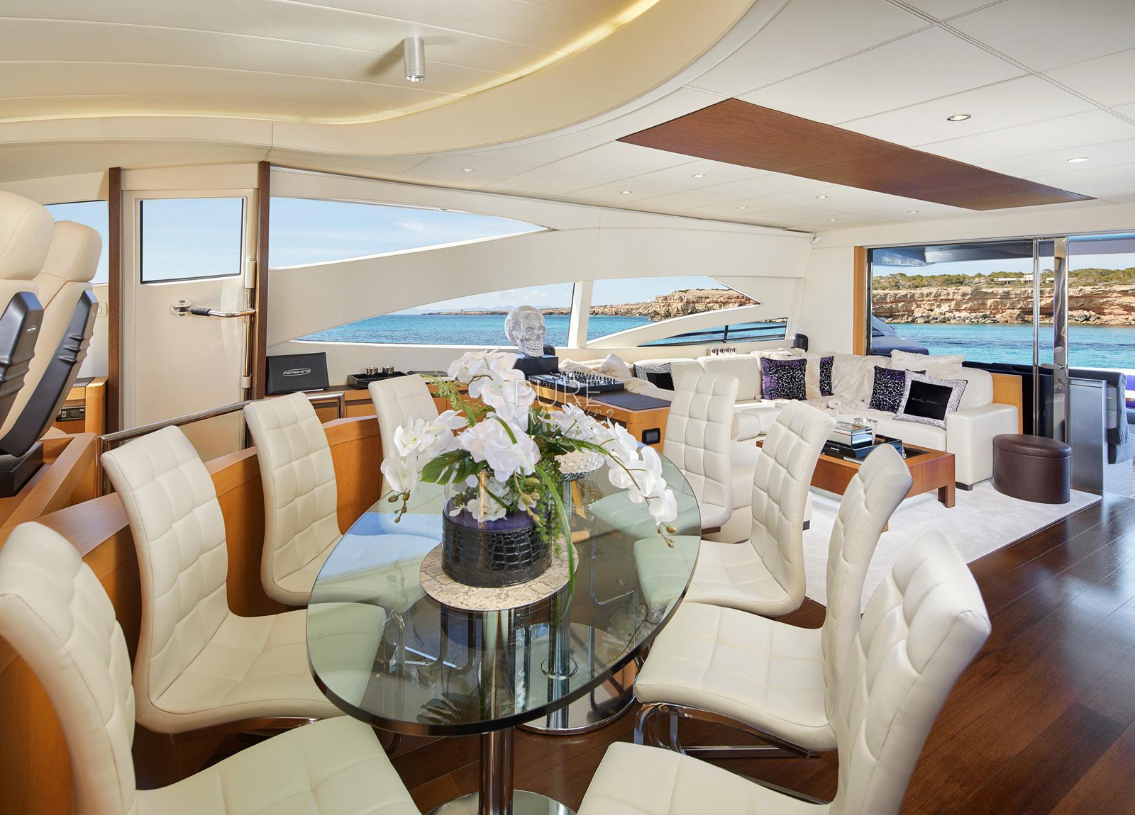 dining-table-luxury-yacht-pershing-90-shalimar-ii-balearic-islands