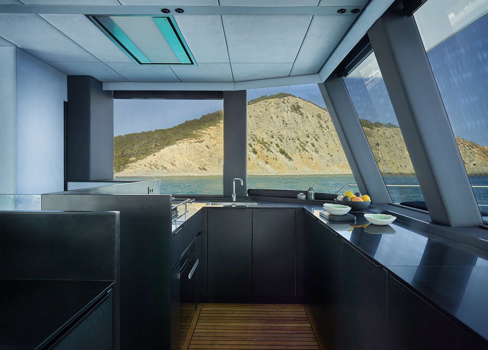kitchen-luxury-catamaran-sunreef-supreme-68-midori