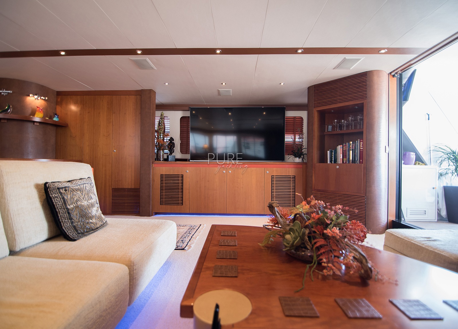 lounge-luxury-yacht-heesen-28m-heartbeat-of-life