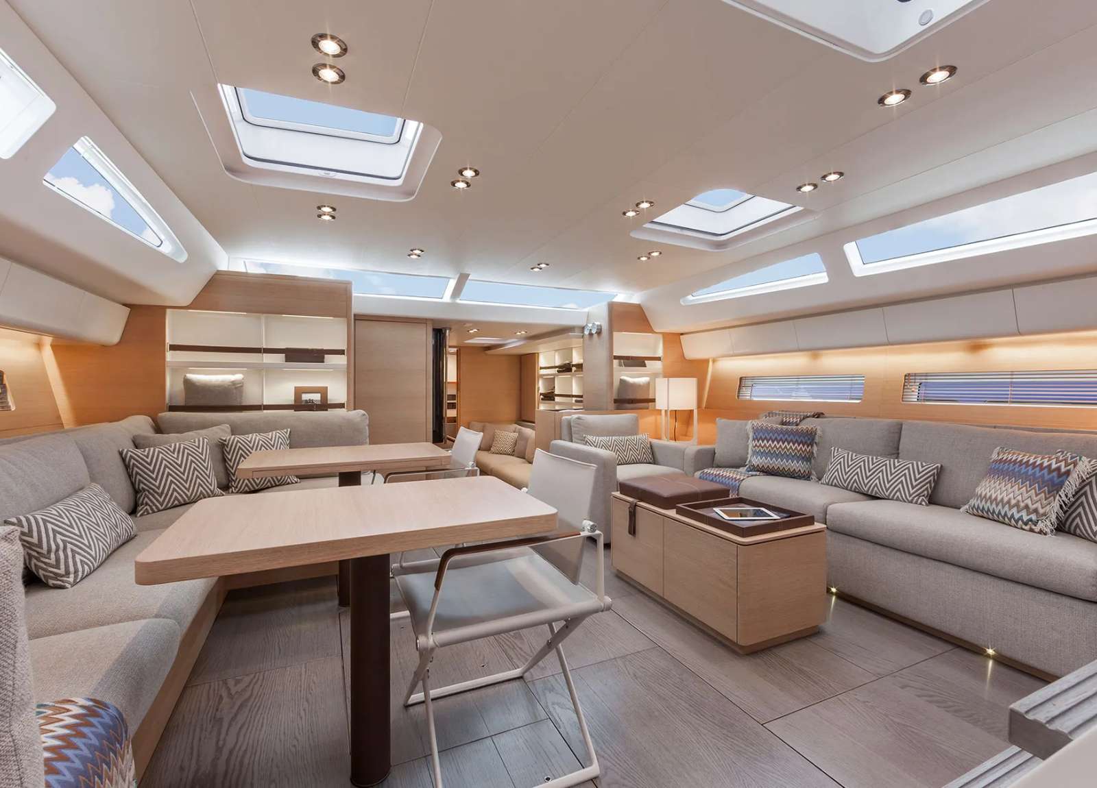 lounge-luxury-yacht-nautors-swan-82-my1-western-mediterranean