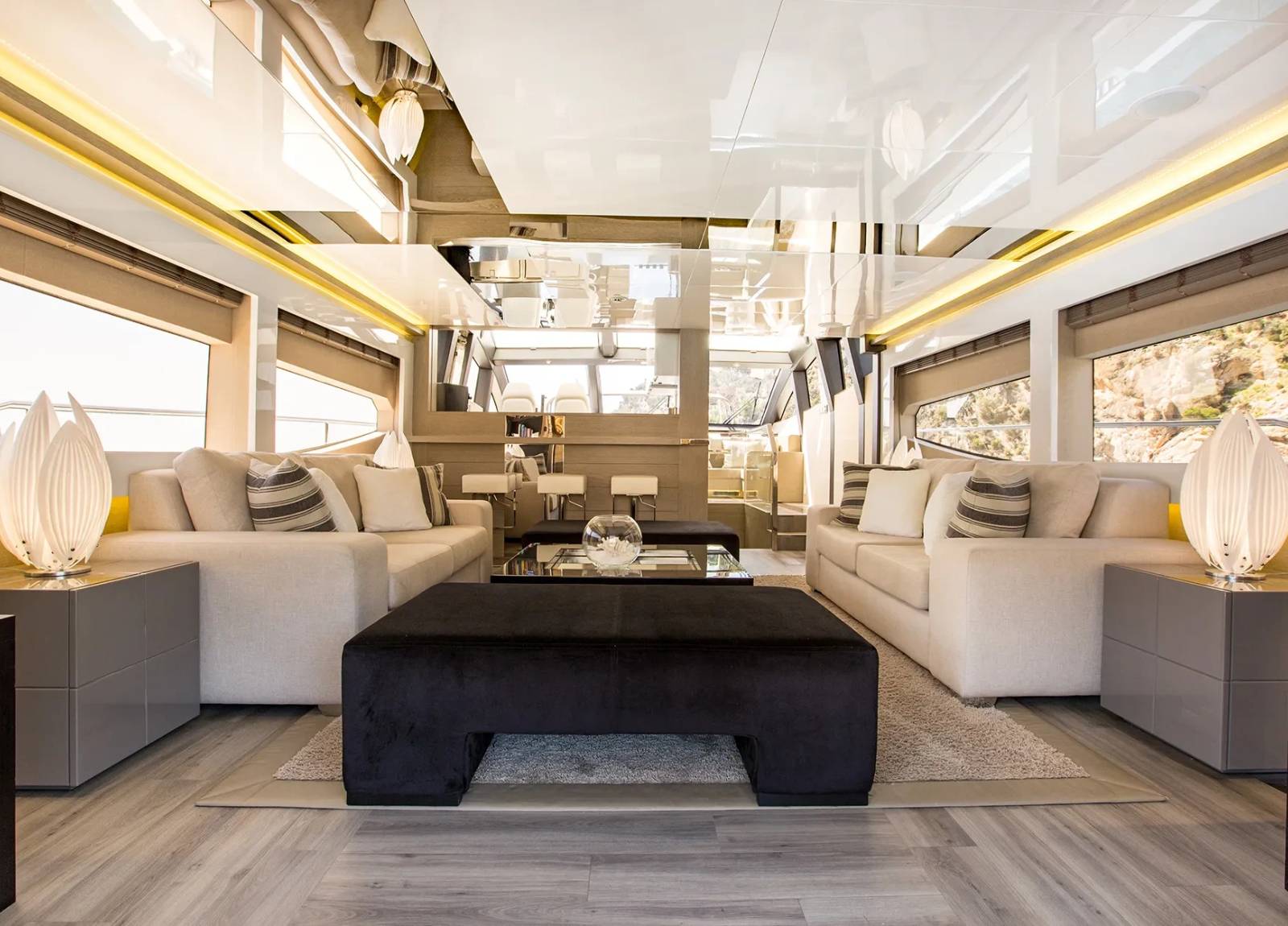 lounge-luxury-yacht-pearl-tomi