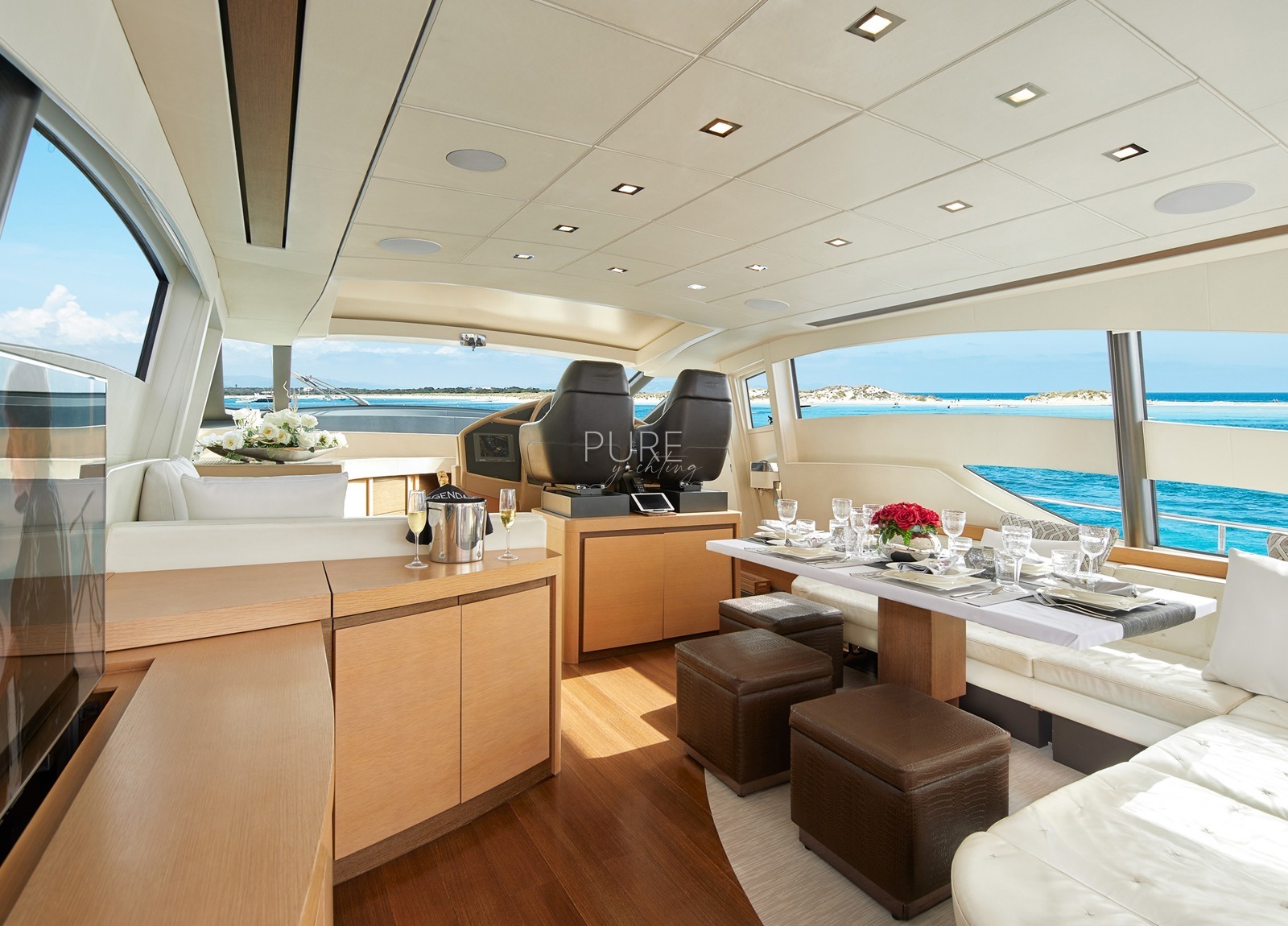 lounge-luxury-yacht-pershing-72-legendary-balearic-islands