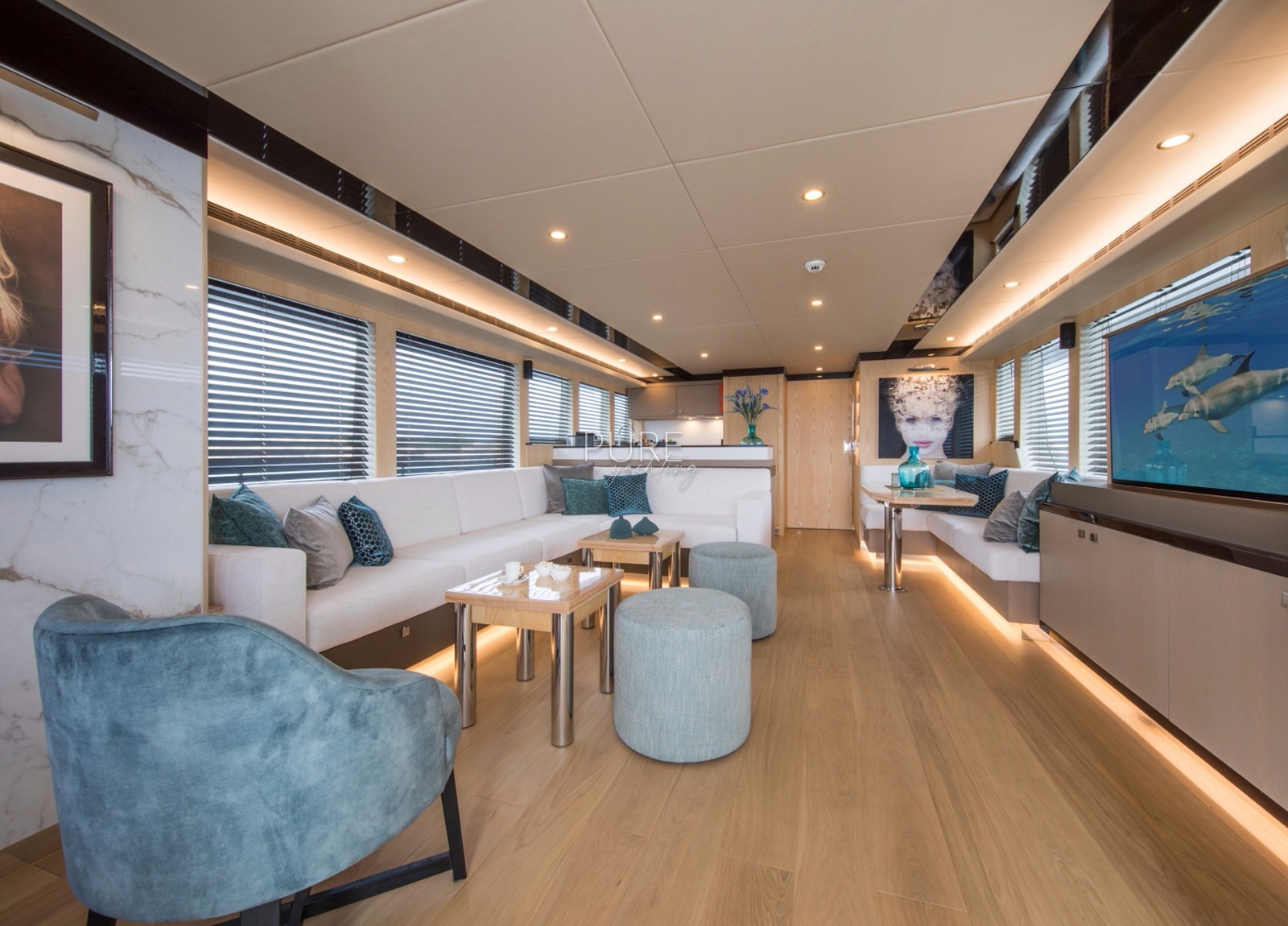 lounge-luxury-yacht-vanquish-82-sea-story-balearic-islands
