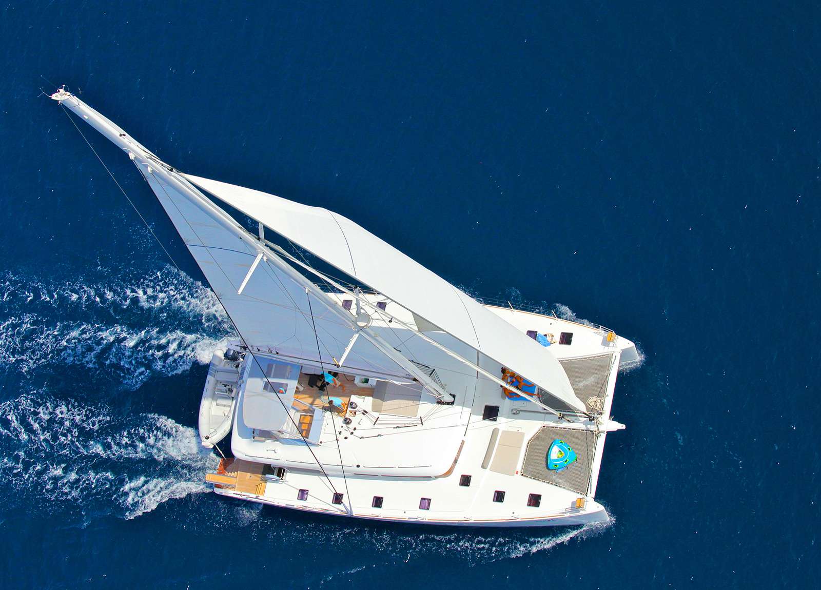 luxury-catamaran-lagoon-620-nova-charter