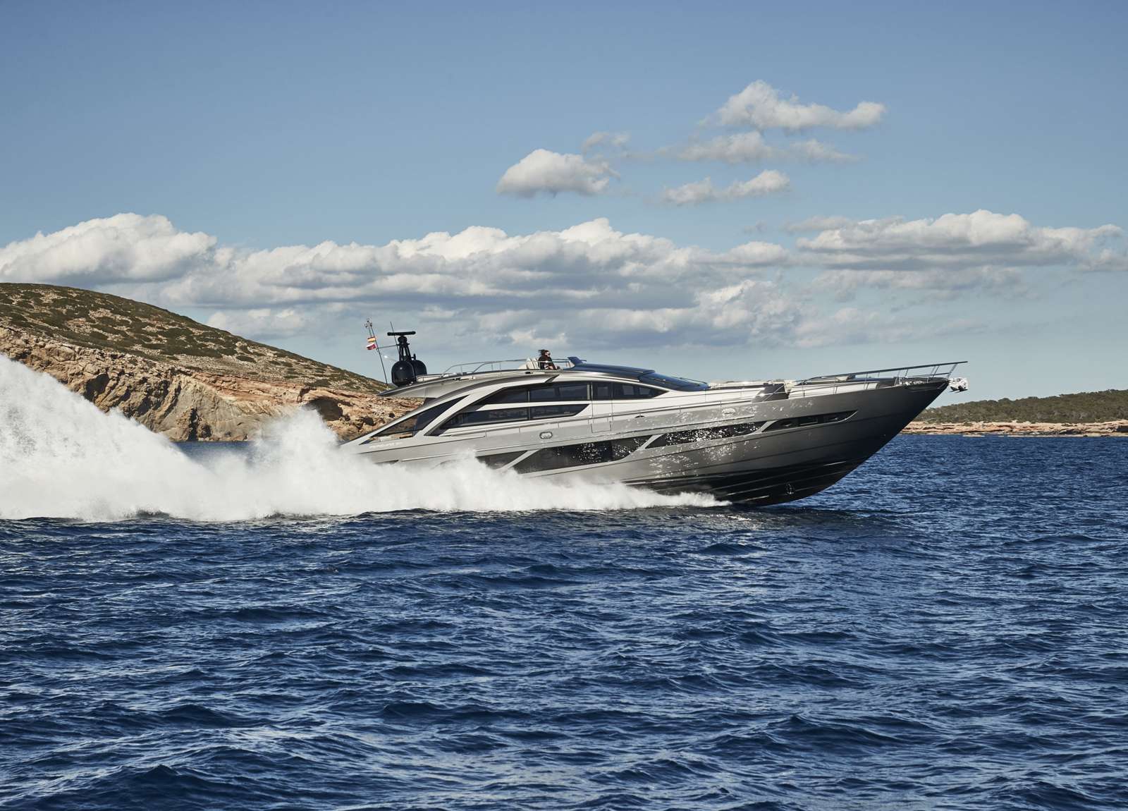 luxury-yacht-charter-pershing-9x-baloo-iii-balearic-islands-charter