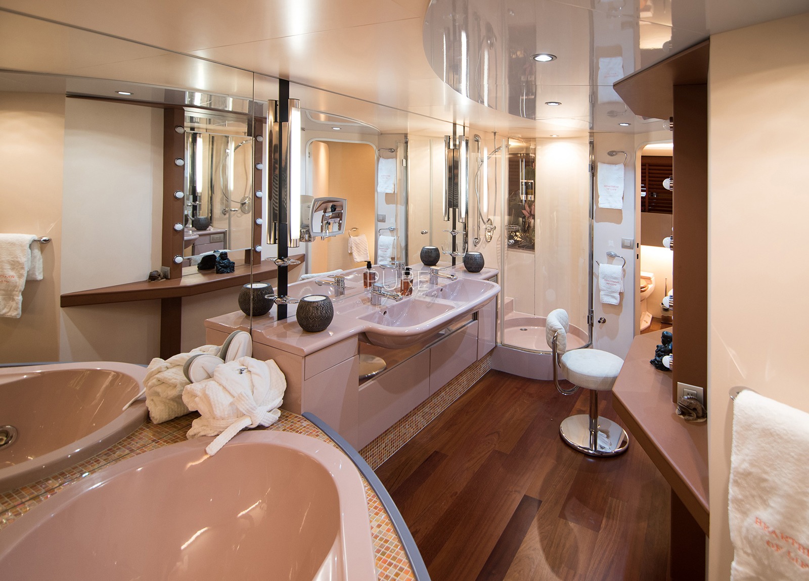 luxury-yacht-heesen-28m-heartbeat-of-life-spain-bathroom