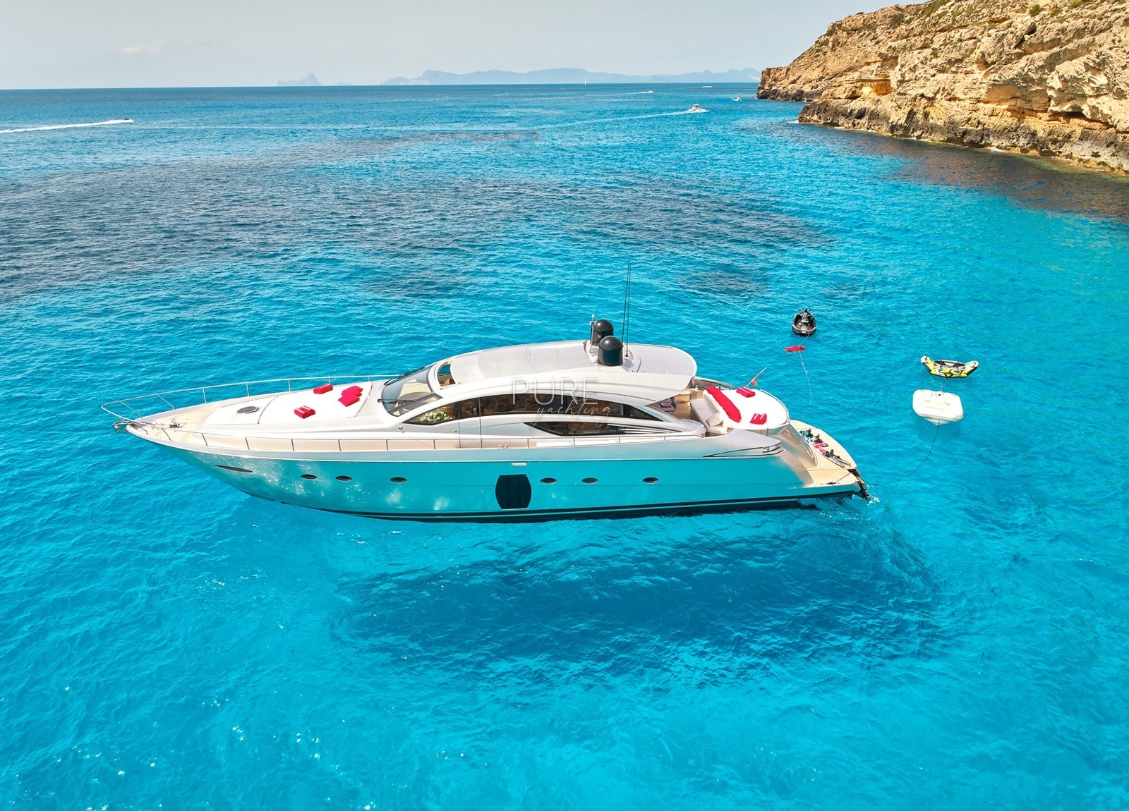 luxury-yacht-pershing-72-legendary-balearics