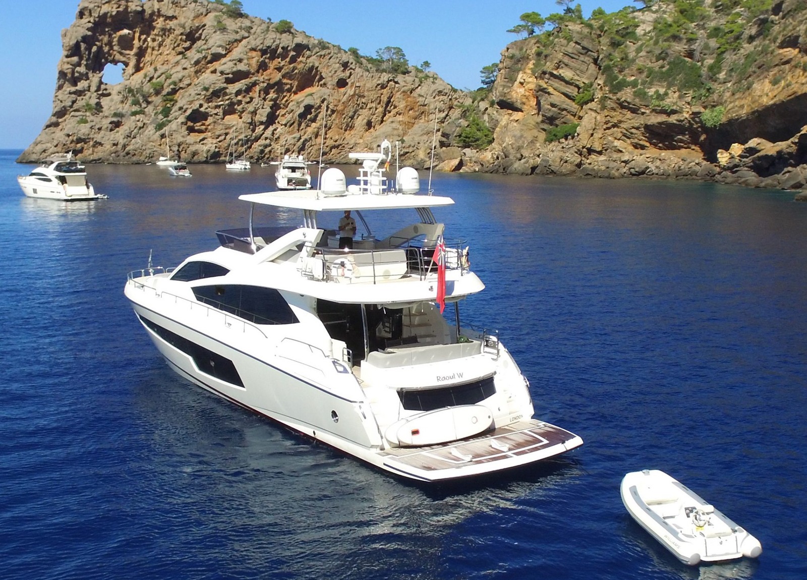 luxury-yacht-sunseeker-75-balearic-islands