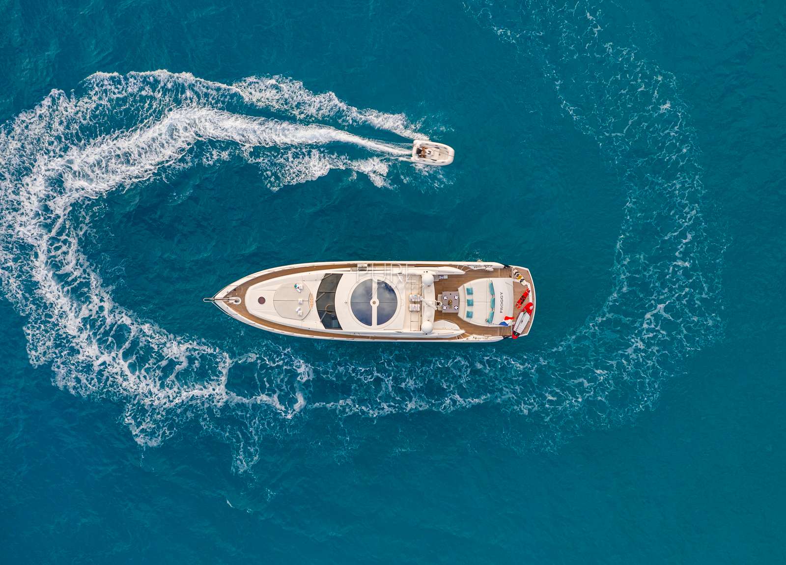 mega-yacht-sunseeker-predator-82-froggy