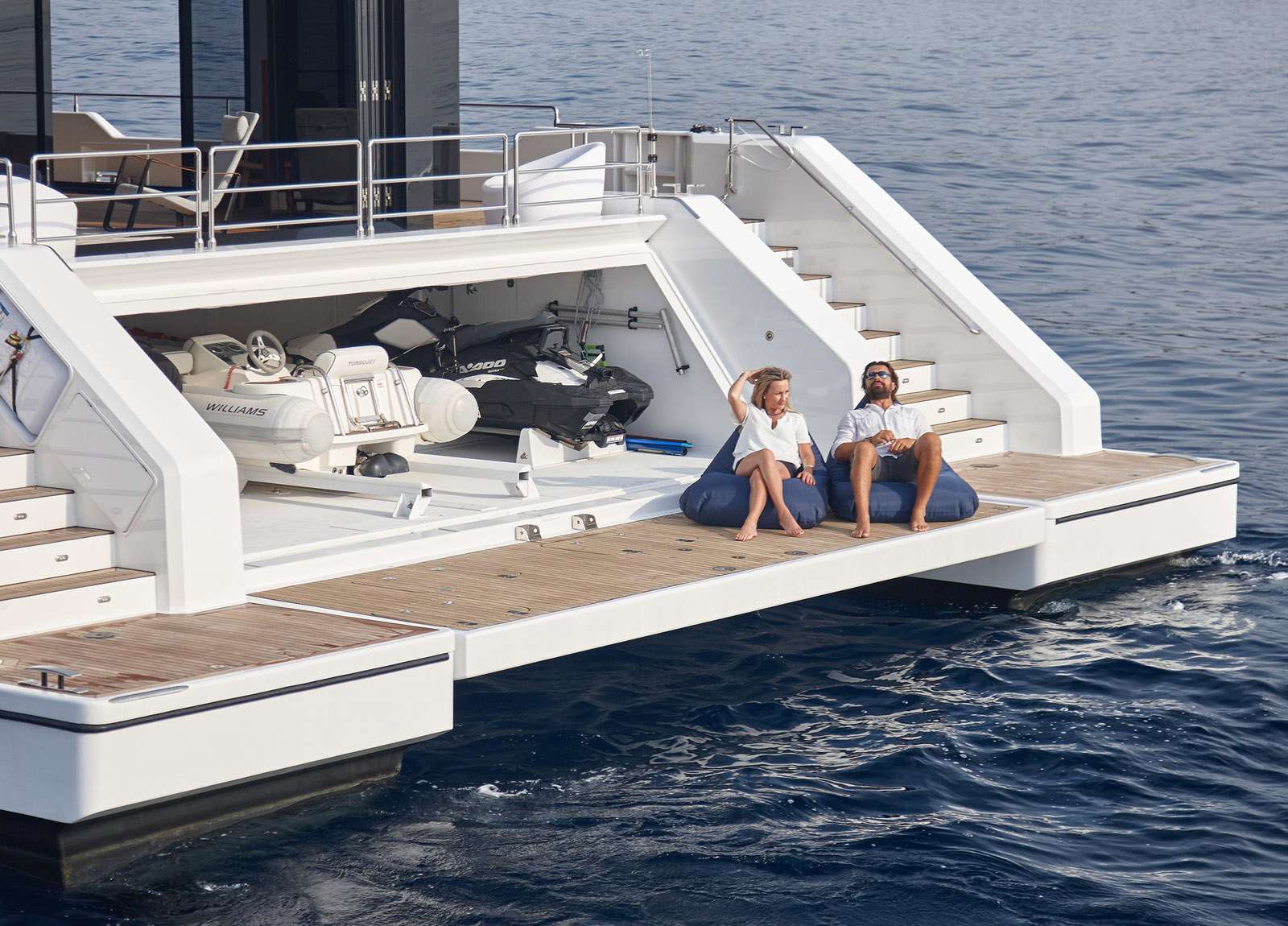 rear-luxury-catamaran-sunreef-supreme-68-midori