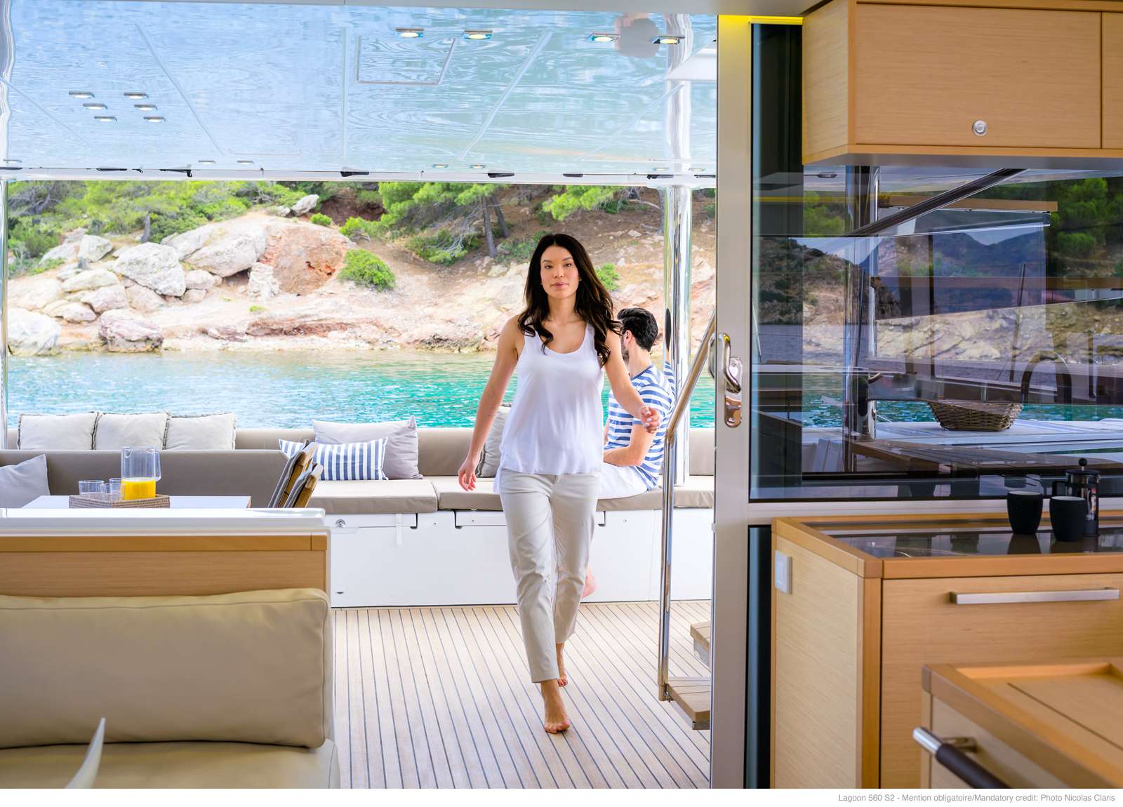 salon-luxury-catamaran-lagoon-560-s2-moya-charter