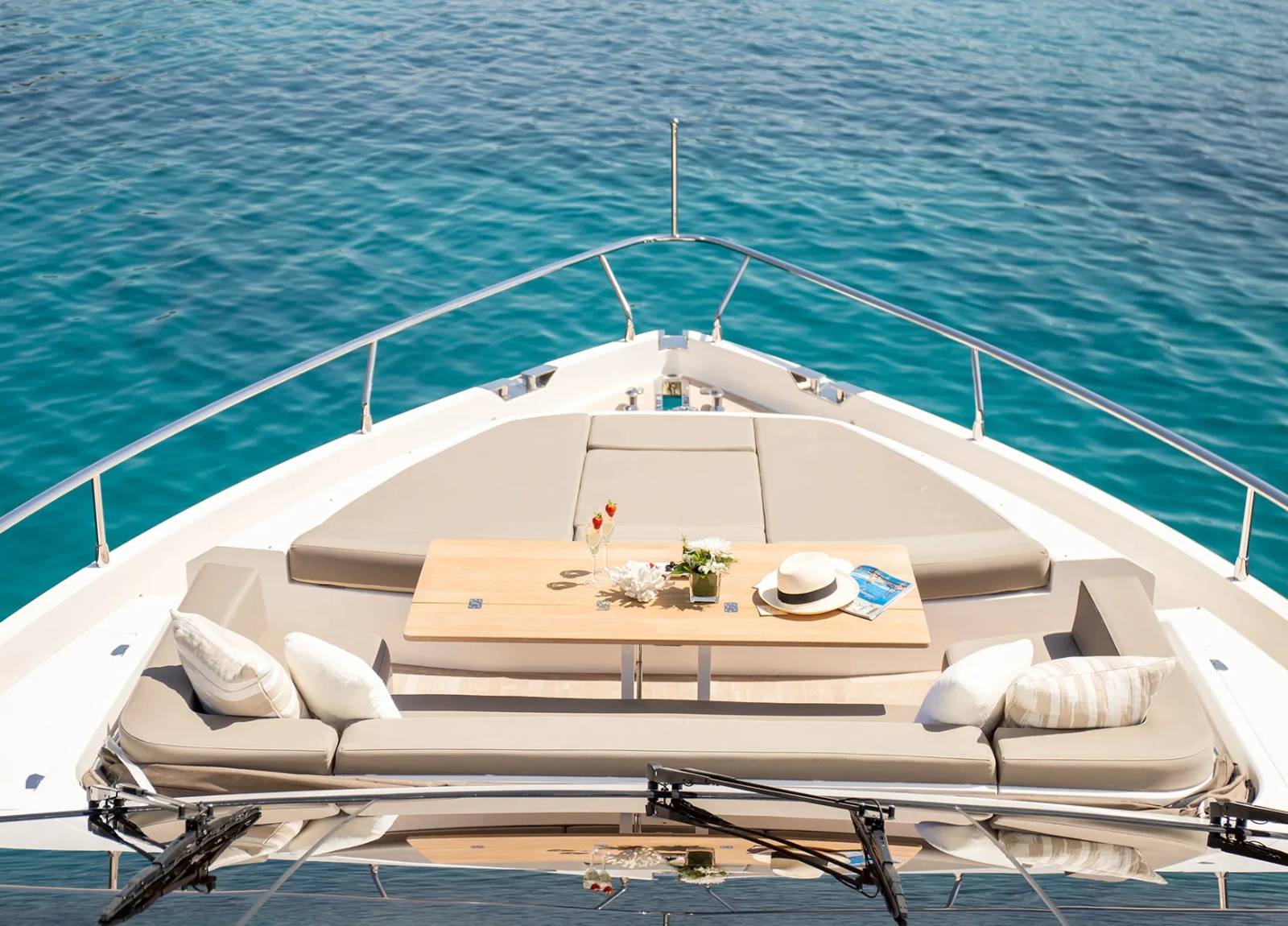 sunbeds-luxury-yacht-pearl-tomi