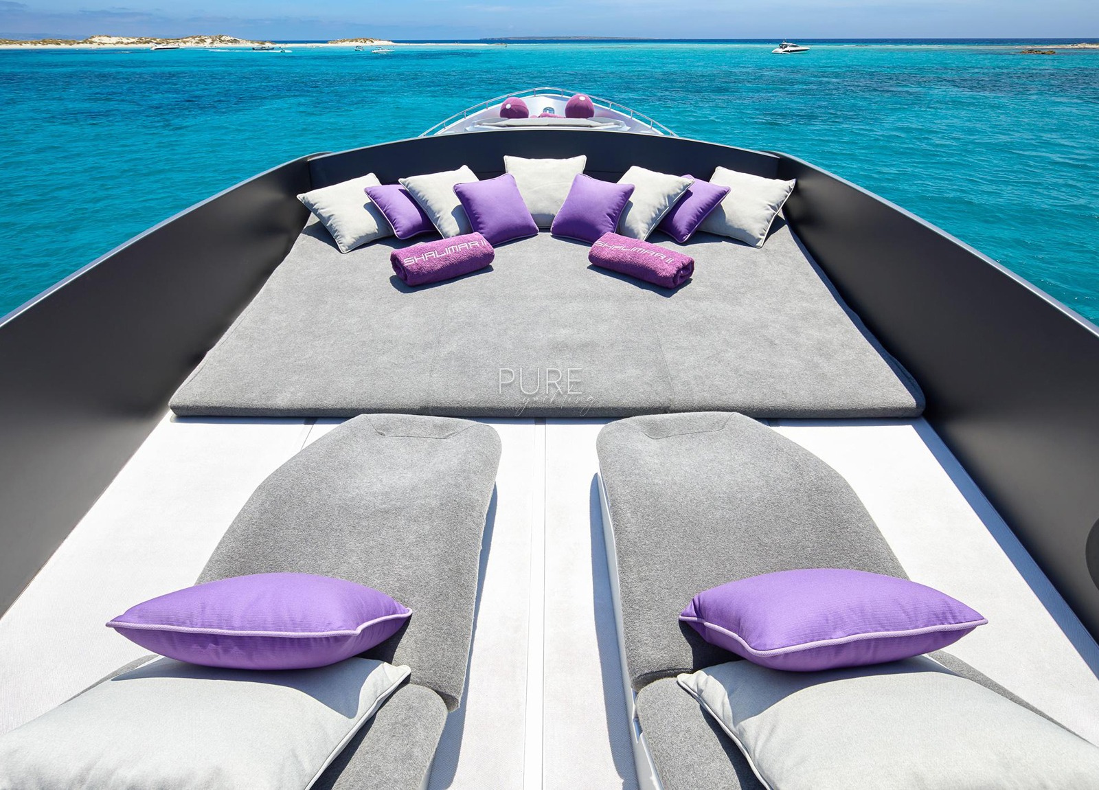 sunbeds-luxury-yacht-pershing-90-shalimar-ii-balearics