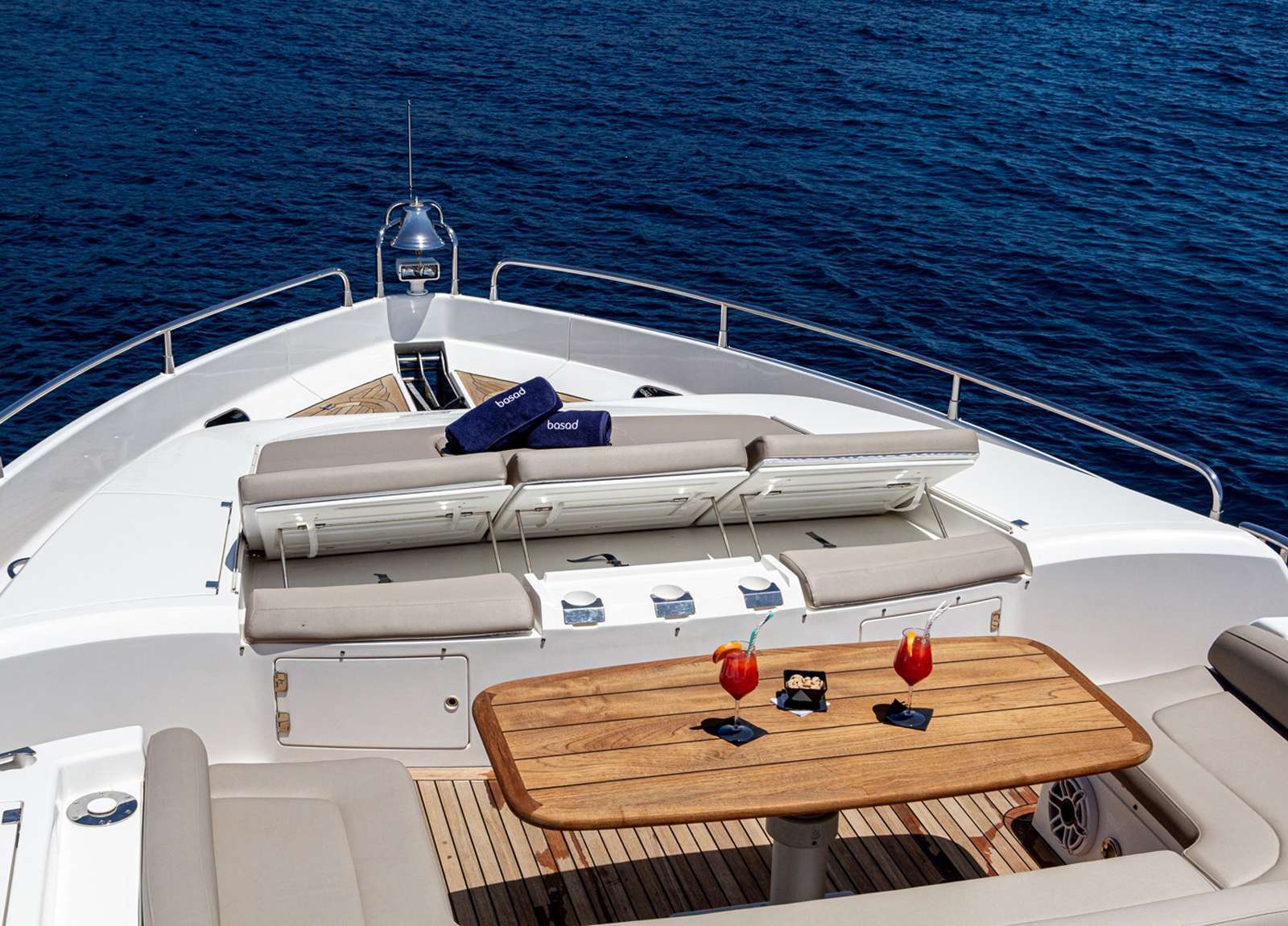 sunbeds-luxury-yacht-sunseeker-predator-84-basad-balearic-islands