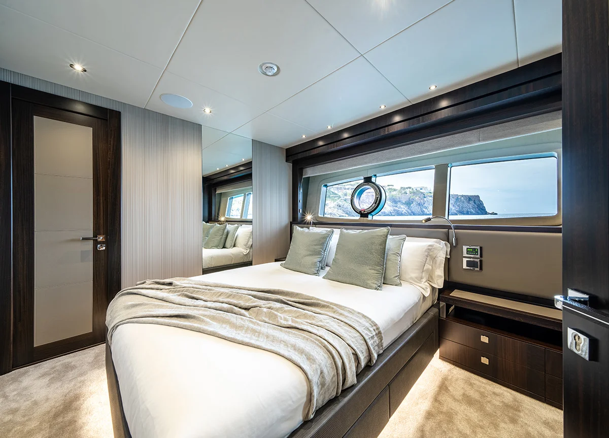 sunseeker-92-blue-infinity-one-double-cabin