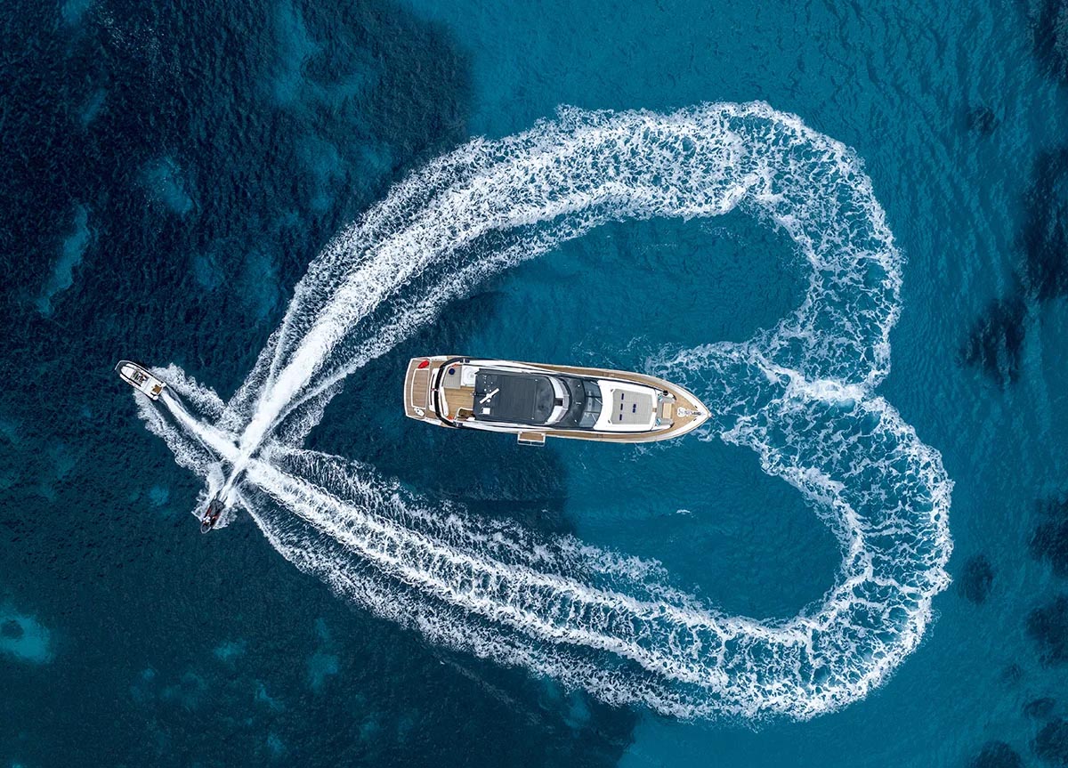 sunseeker-92-blue-infinity-one-enjoy-yachting