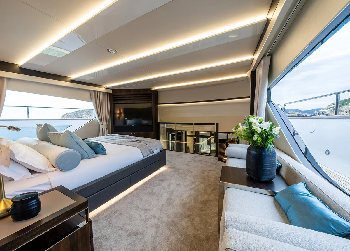 sunseeker-92-blue-infinity-one-master-suite