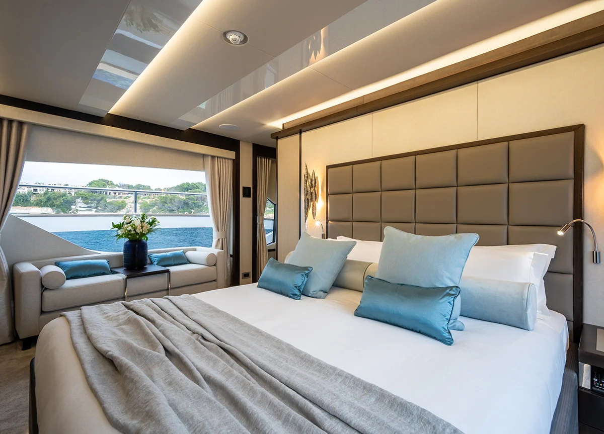 sunseeker-92-blue-infinity-one-master