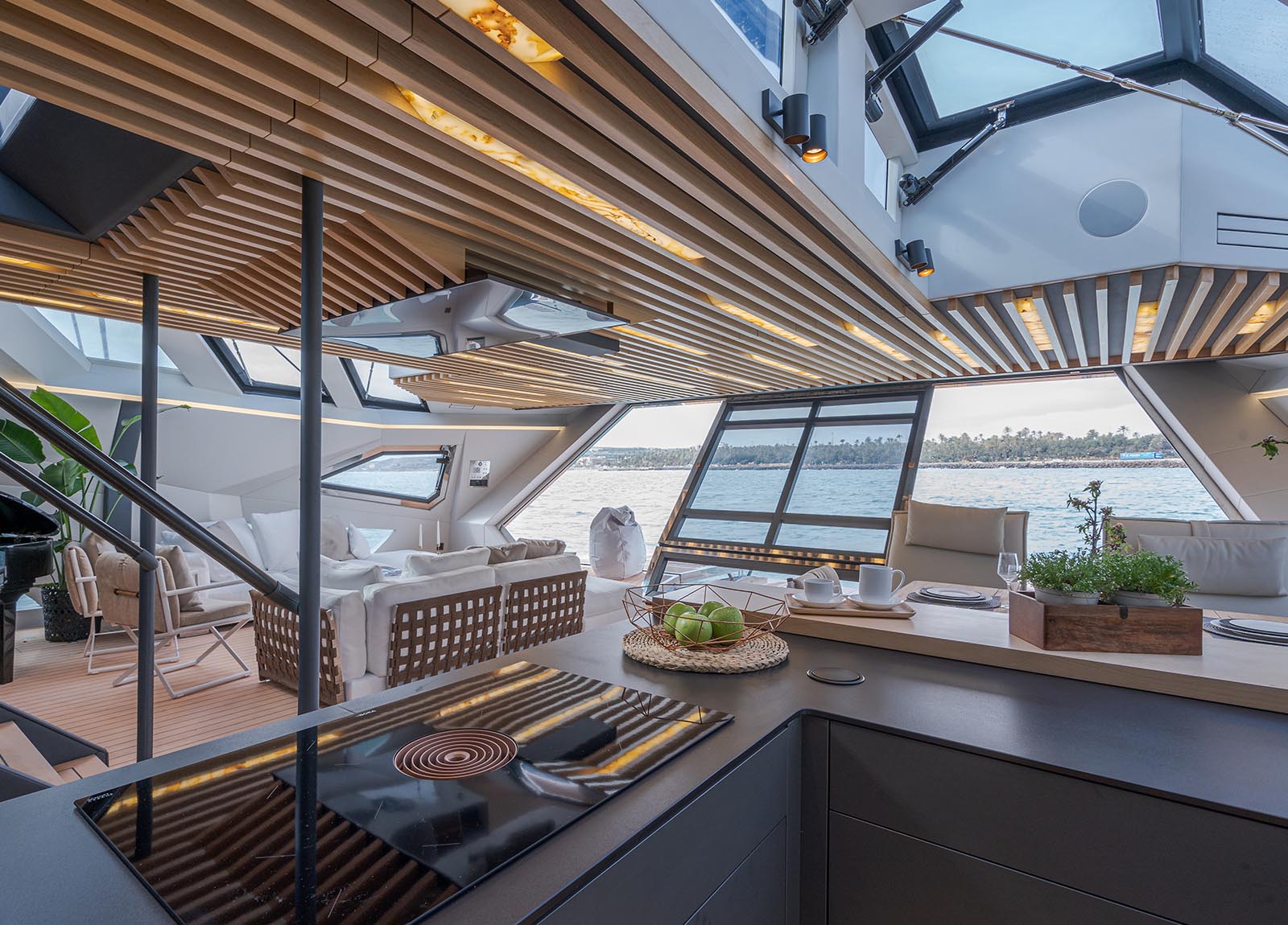 trimaran-hanstaiger-x1-interior