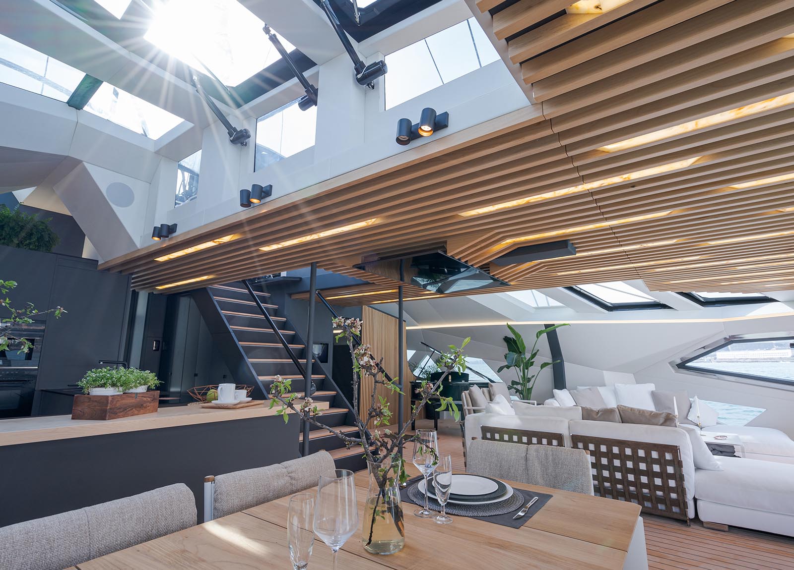 trimaran-hanstaiger-x1-lounge