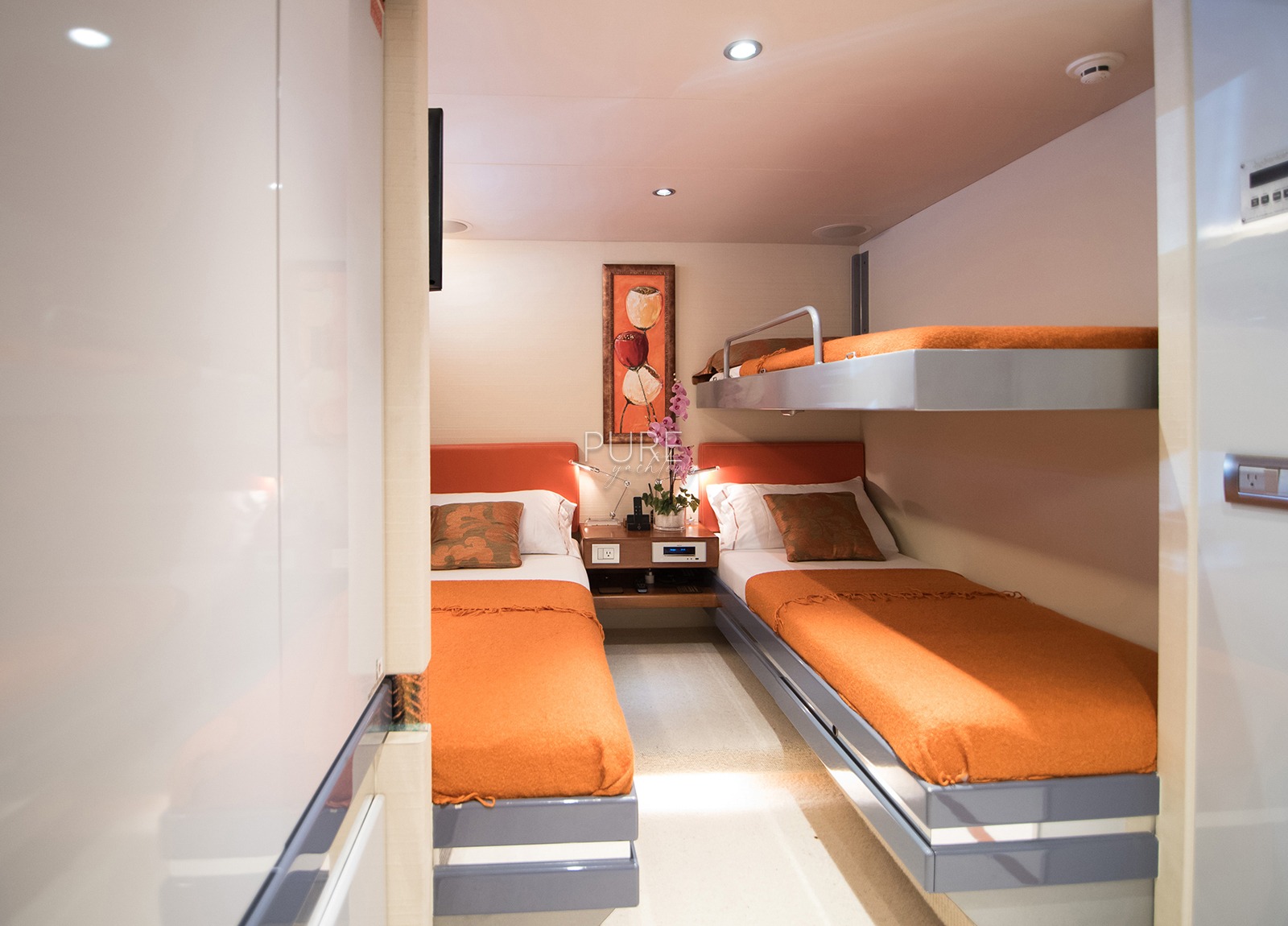 twin-bed-cabin-luxury-yacht-heesen-28m-heartbeat-of-life-spain
