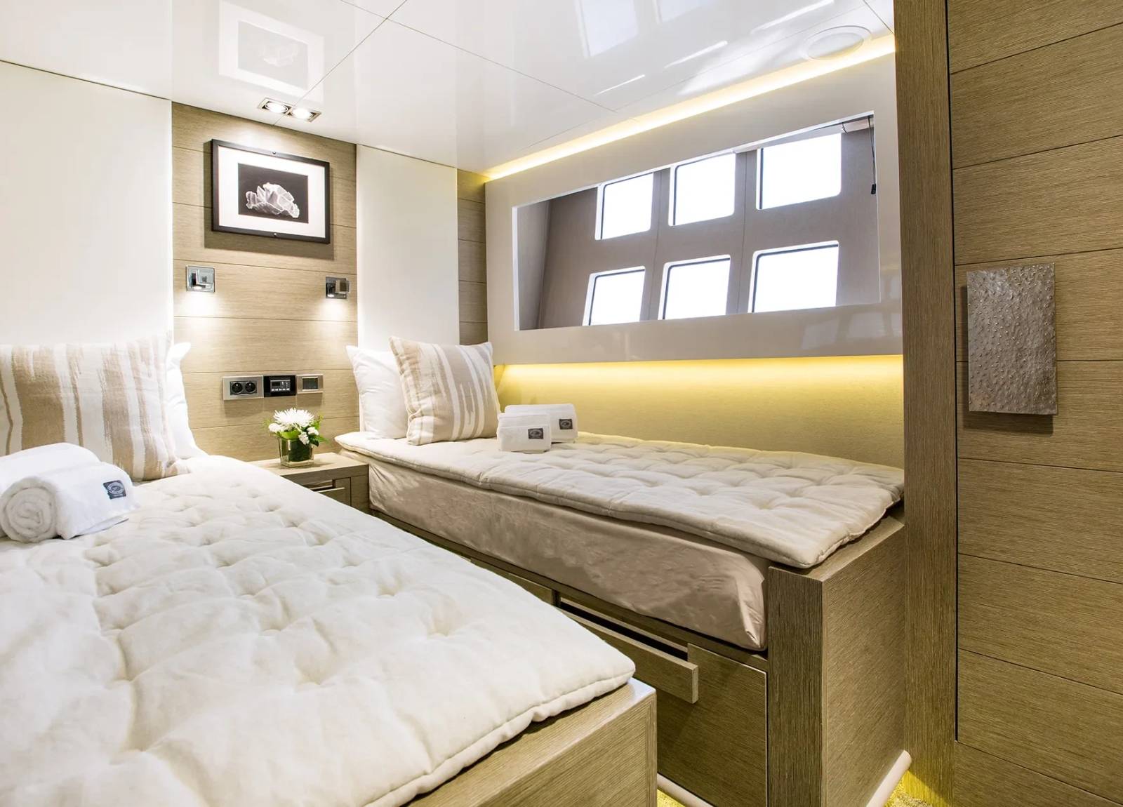 two-bed-cabin-luxury-yacht-pearl-tomi-western-mediterranean