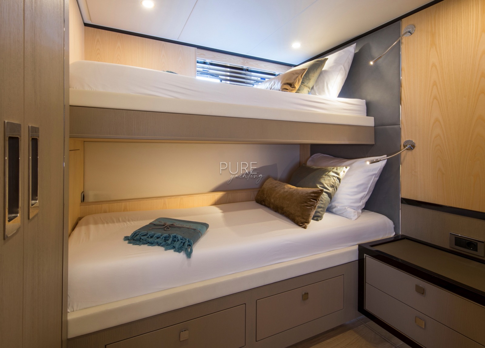 two-bed-cabin-luxury-yacht-vanquish-82-sea-story