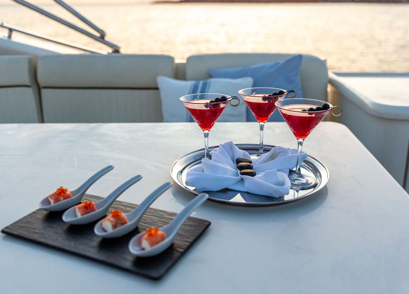 upperdeck-luxury-yacht-possilipo-80-pareaki