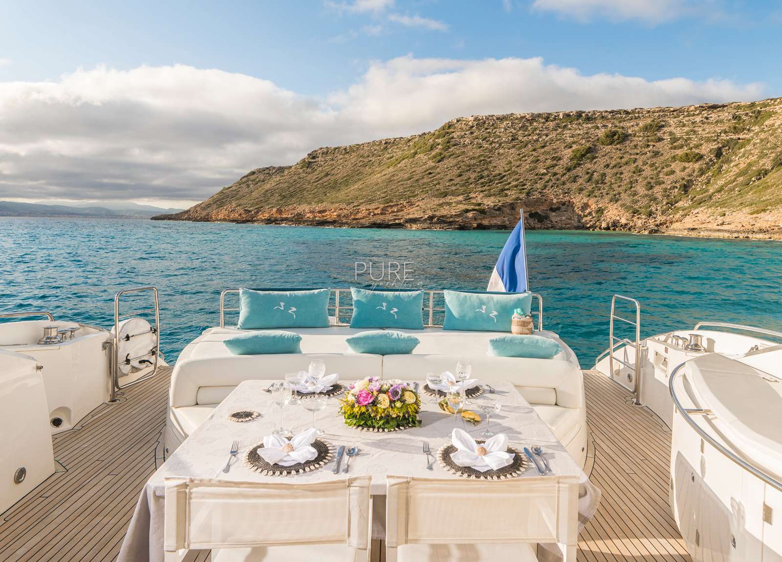 upperdeck-seating-sunseeker-predator-82-froggy-balearics