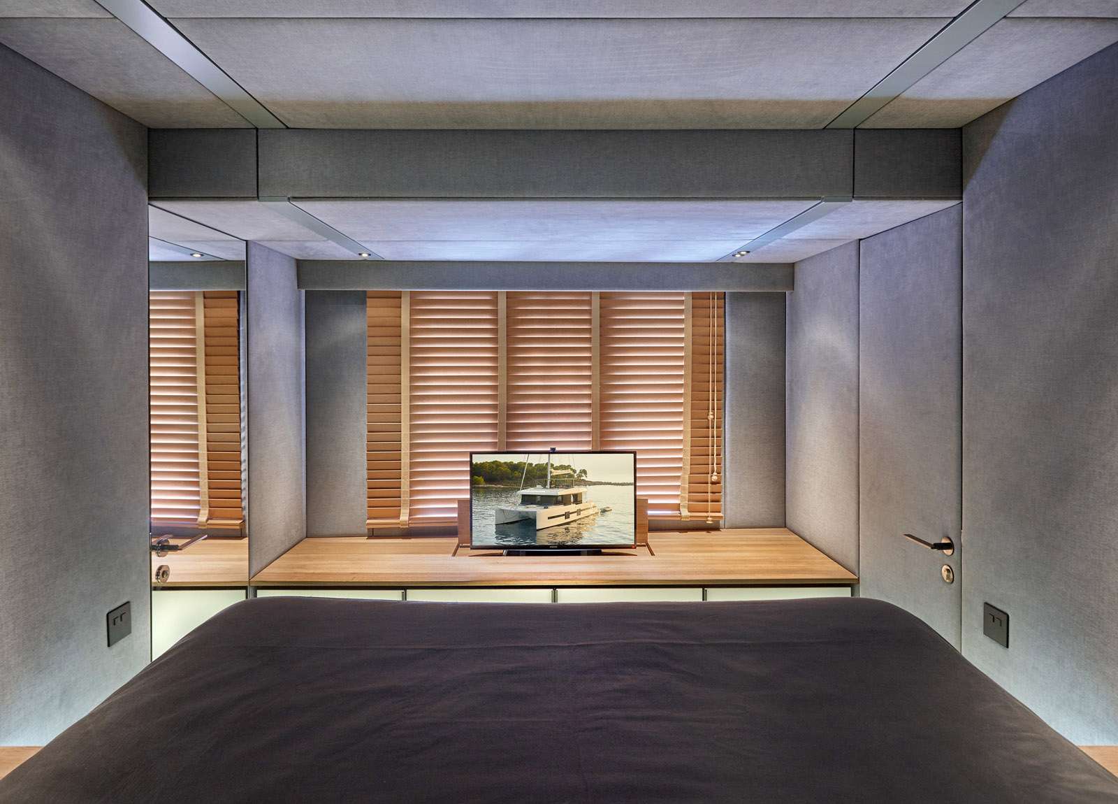 vip-cabin-luxury-catamaran-sunreef-supreme-68-midori