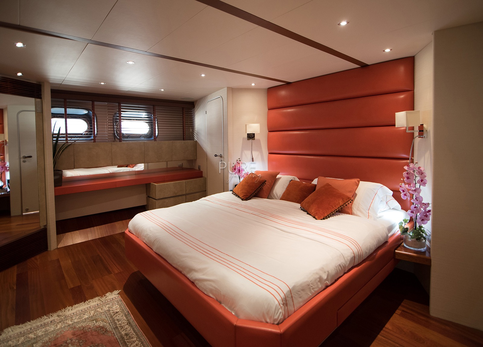 vip-cabin-luxury-yacht-heesen-28m-heartbeat-of-life