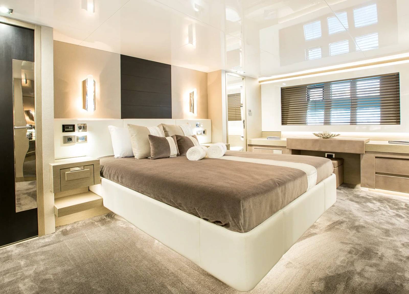 vip-cabin-luxury-yacht-pearl-tomi-western-mediterranean