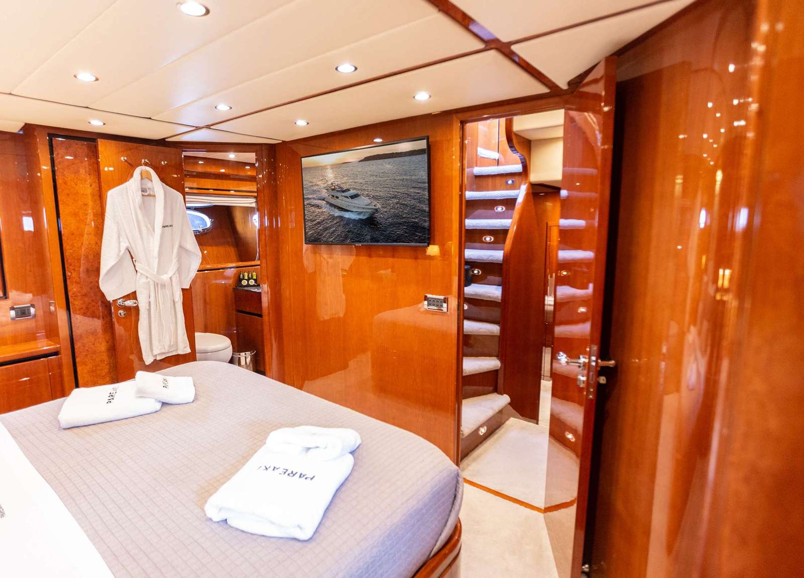 vip-cabin-luxury-yacht-possilipo-80-pareaki
