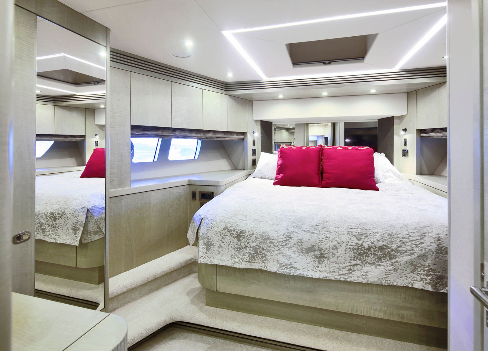 vip-cabin-luxury-yacht-sunseeker-75-balearic-islands