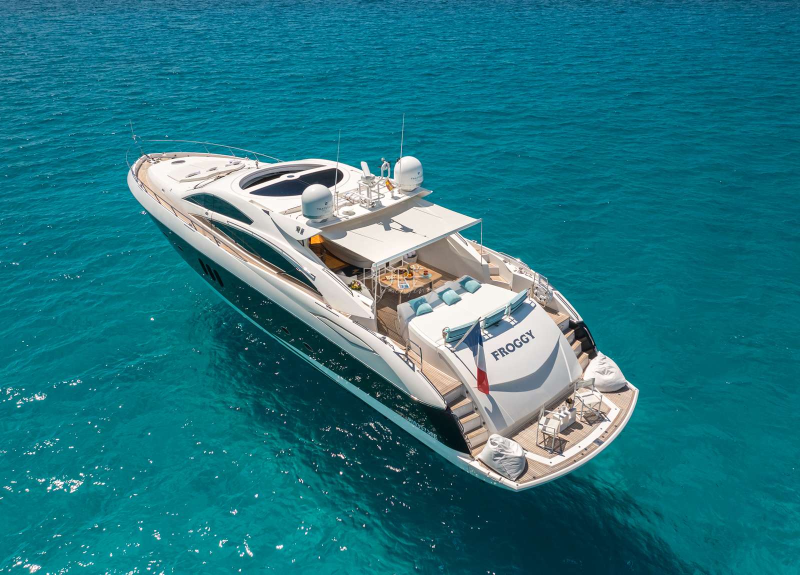 yacht-sunseeker-predator-82-froggy-charter