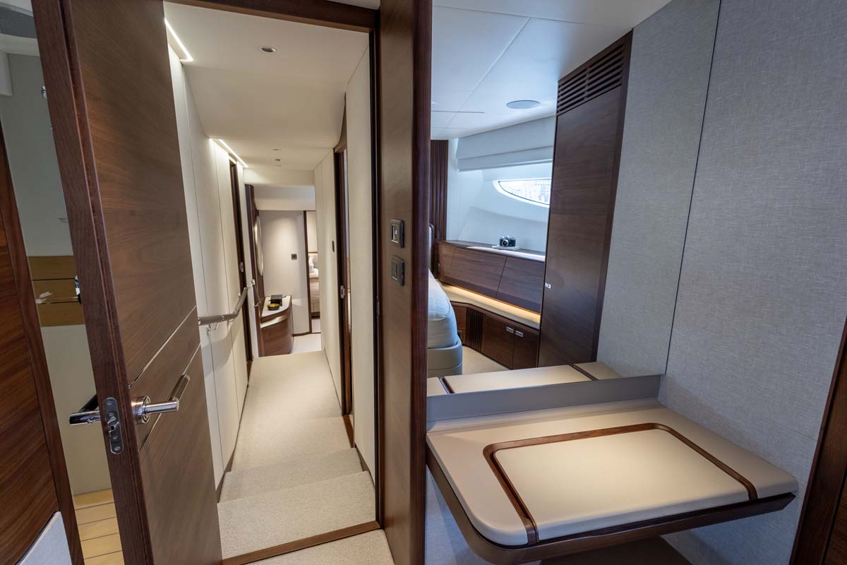 Y80'Lumi'(Cannes)(91of138)